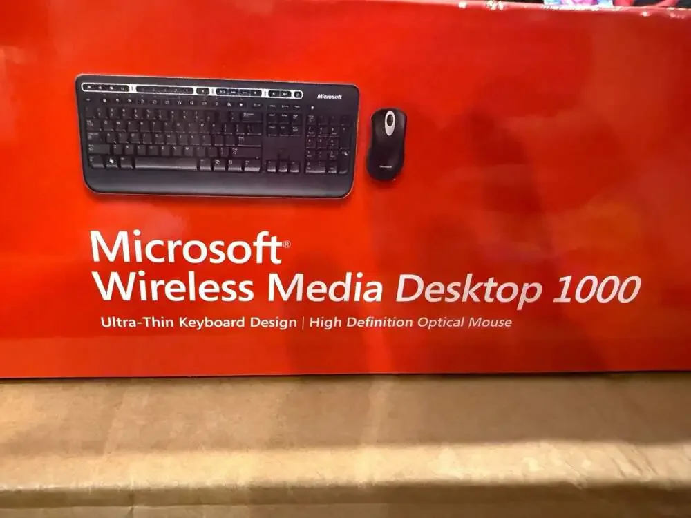 Microsoft Wireless Media Desktop 1000 Keyboard & Mouse Set